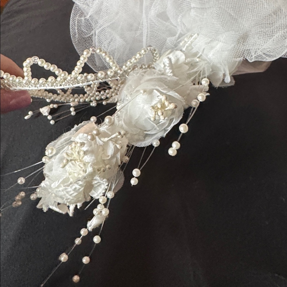 Vintage Pearl Beaded Bridal Headpiece with Veil & Floral Accents - Picture 5 of 5